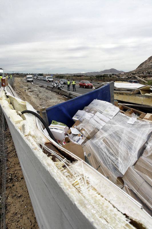 Un camionero grave tras el vuelco de su vehículo en la autovía A-31