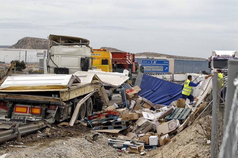 Un camionero grave tras el vuelco de su vehículo en la autovía A-31