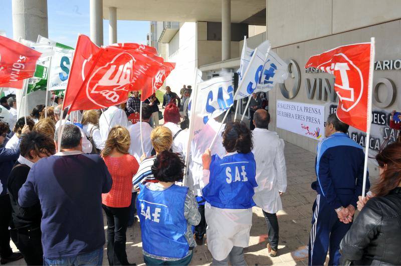 Concentración de trabajadores del Hospital del Vinalopó