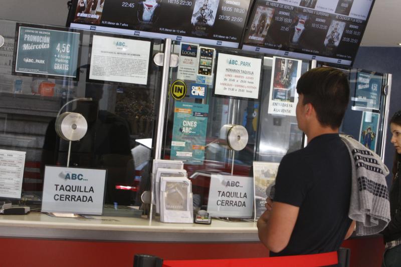 Hallan a una mujer que llevaba varios días muerta en un cine de Valencia