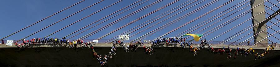 Un montón de colgados