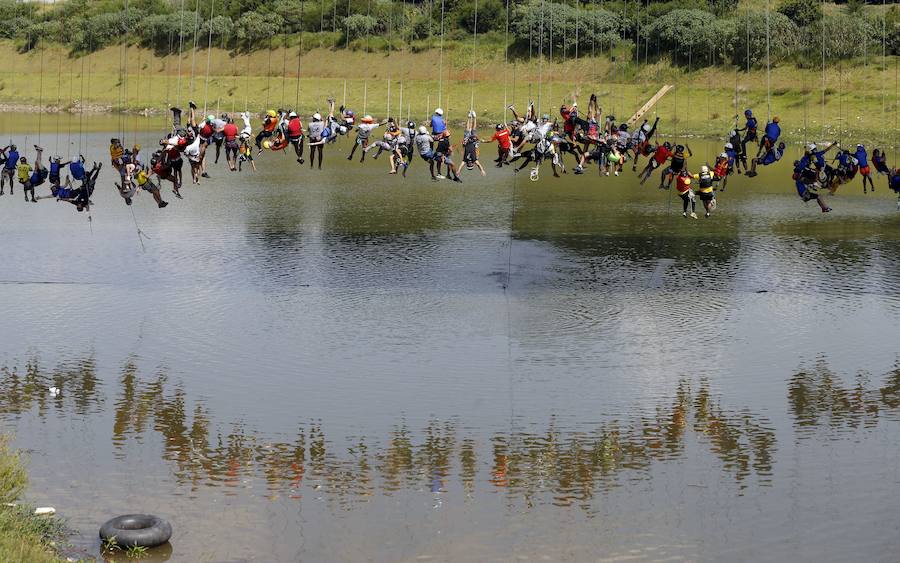 Un montón de colgados