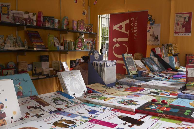 La Feria del Libro en Orihuela complementa el Salón Infantil y Juvenil