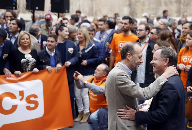 Concentración por la defensa de la Constitución y el Estatuto de Autonomía en Valencia