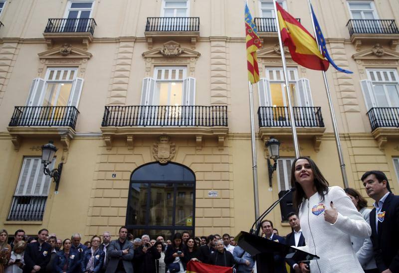 Concentración por la defensa de la Constitución y el Estatuto de Autonomía en Valencia