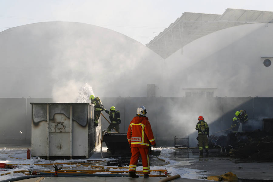 Incendio en un almacen de papel en Alboraya