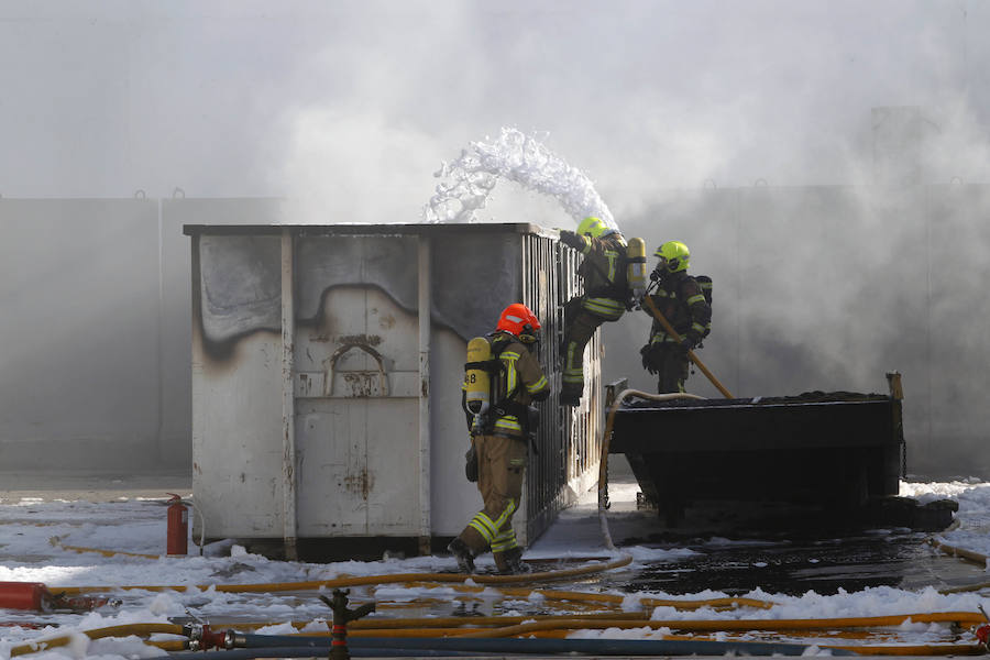 Incendio en un almacen de papel en Alboraya