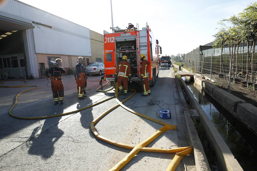 Incendio en un almacen de papel en Alboraya