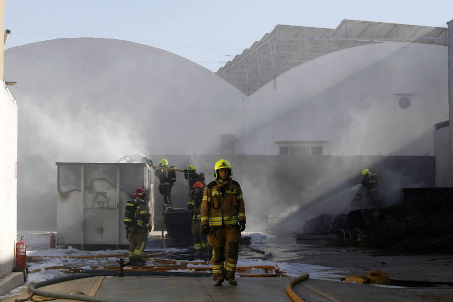 Incendio en un almacen de papel en Alboraya