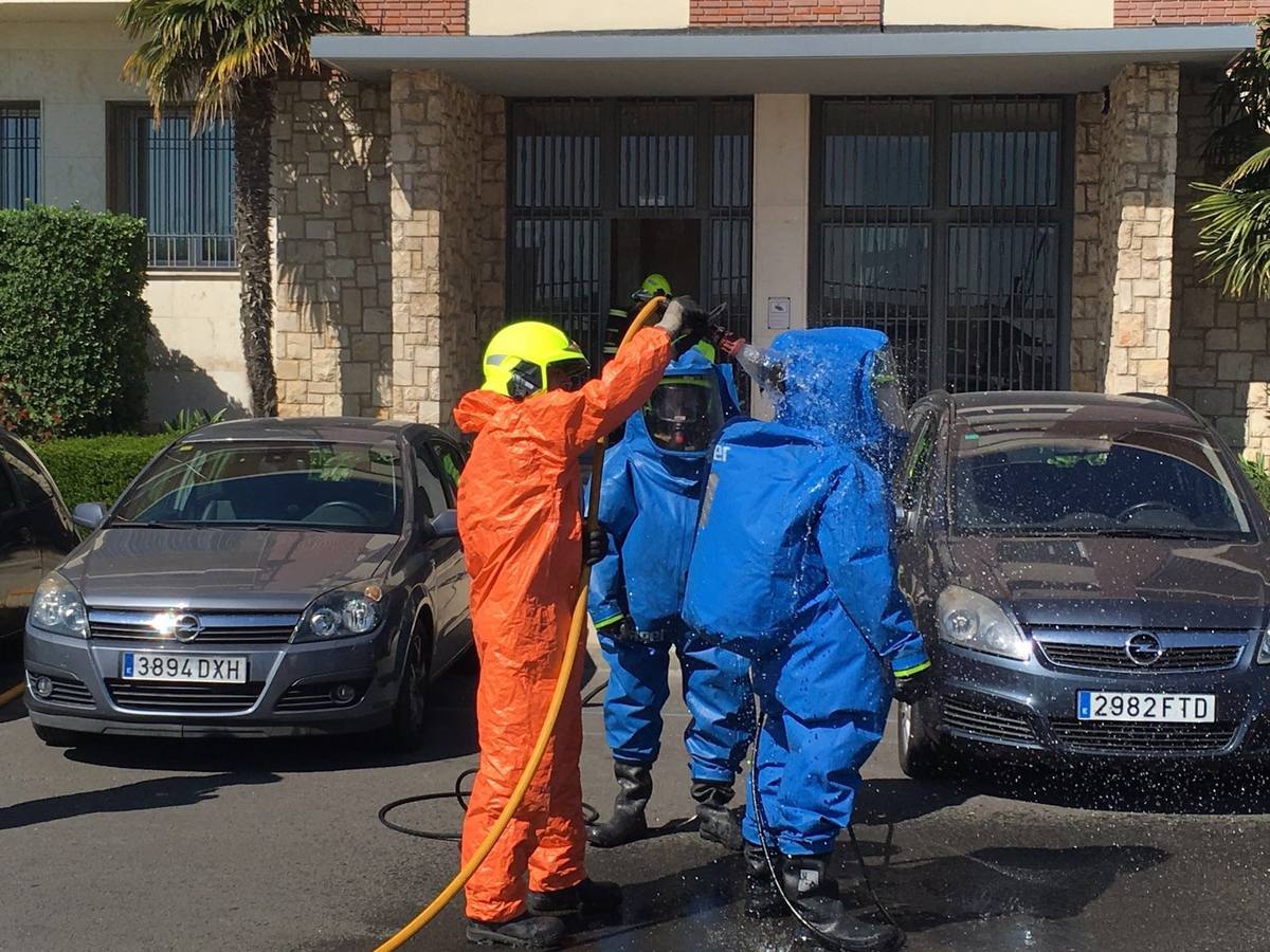 La fuga de ácido sulfúrico del Puerto de Valencia, en imágenes