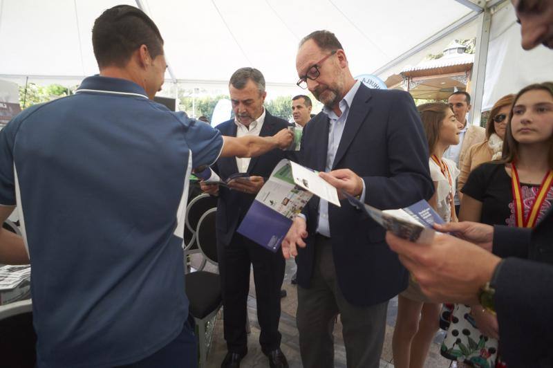 La Feria del Deporte congrega a 35 clubes en la Glorieta de Orihuela