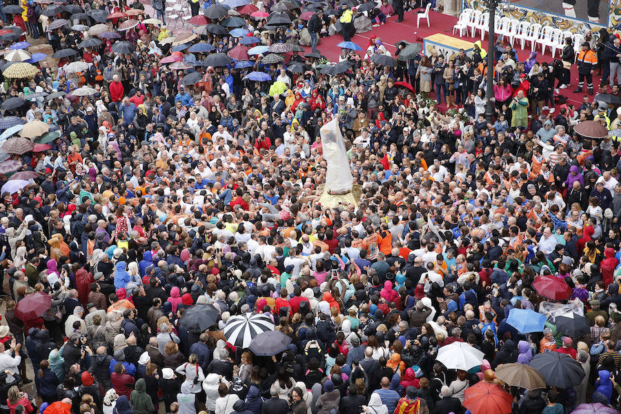 Valencia vive con fervor el Día de la Mare de Déu dels Desamparats