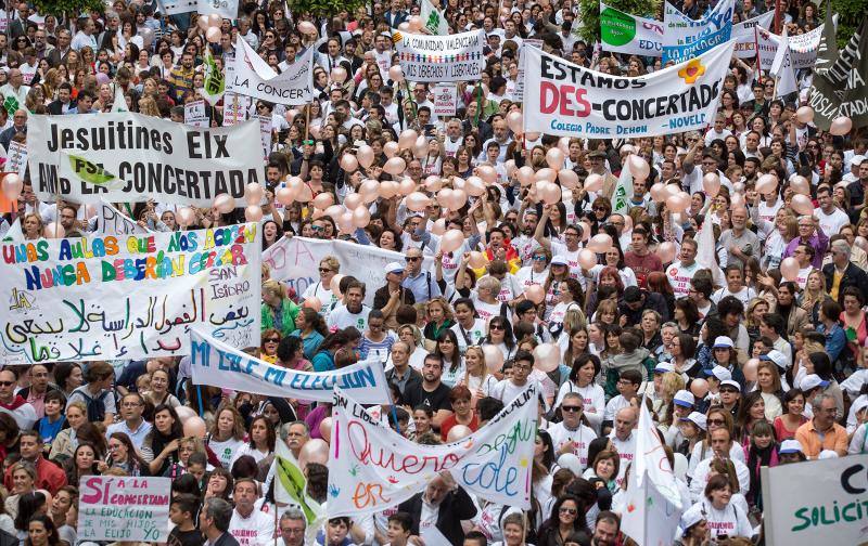 10.000 personas defienden la enseñanza concertada