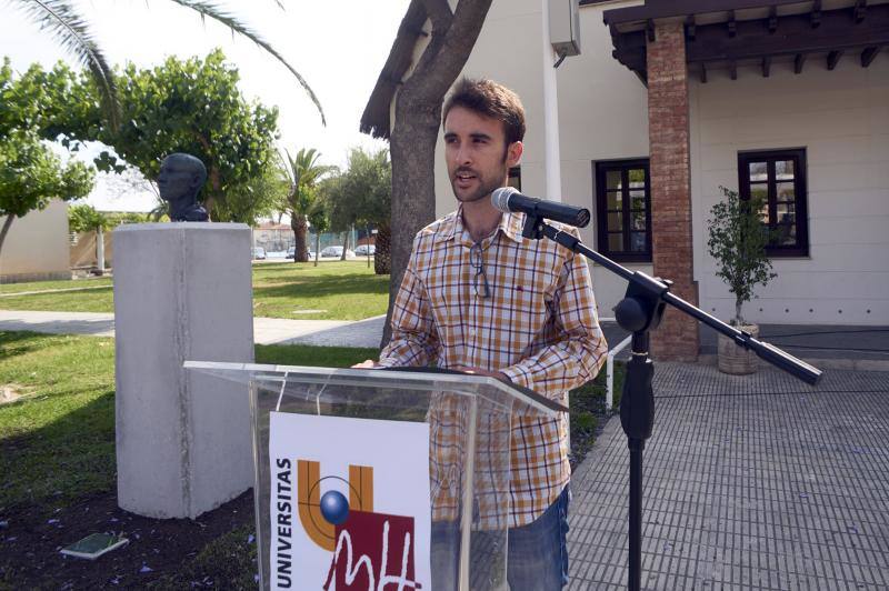 Miguel Hernández se hace universitario