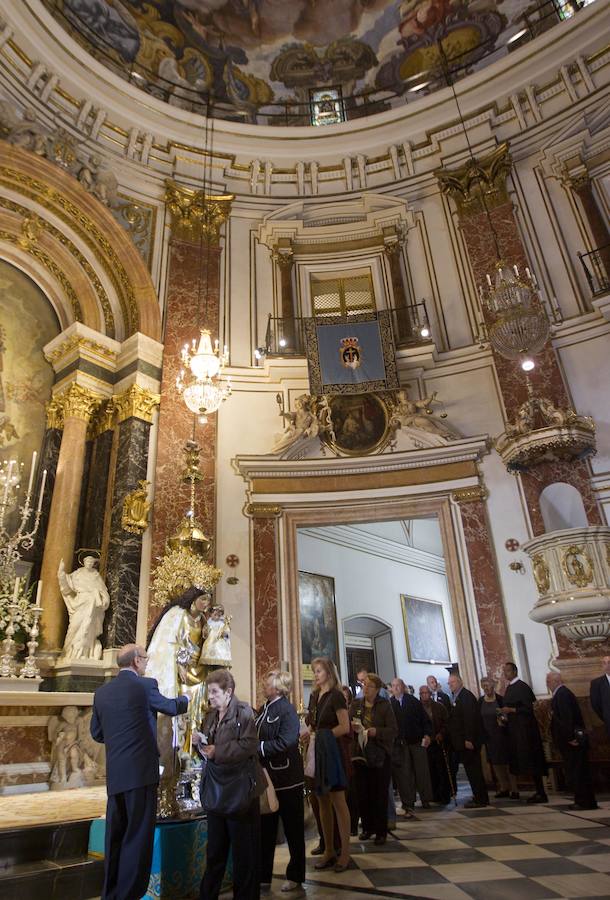 Fotos del Besamanos a la Virgen de los Desamparados (3)