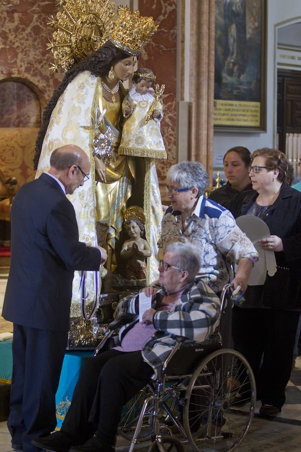 Fotos del Besamanos a la Virgen de los Desamparados (3)