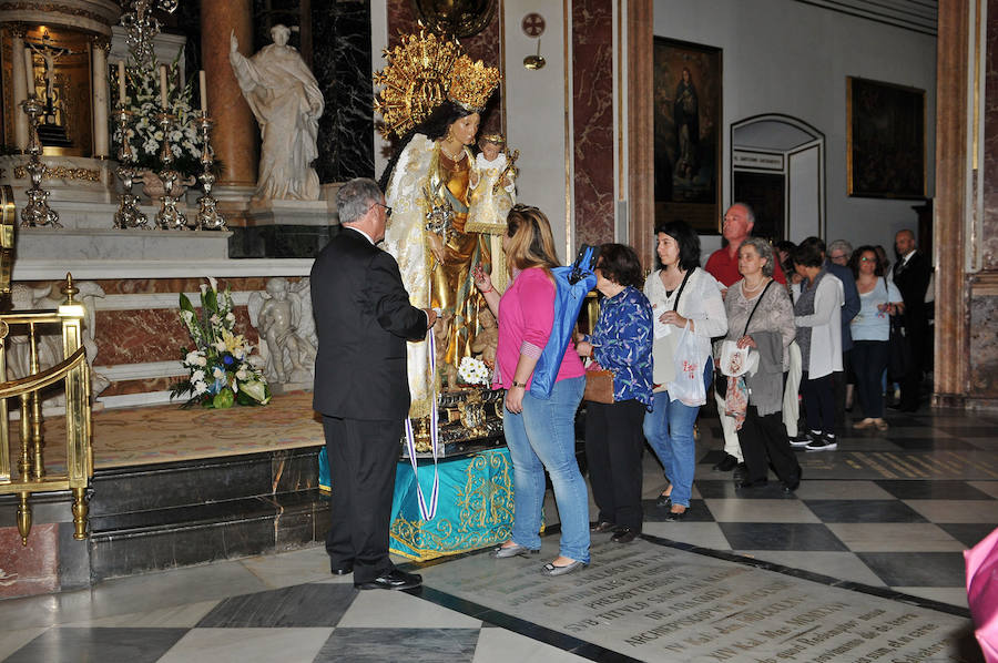 Fotos del Besamanos a la Virgen de los Desamparados (2)