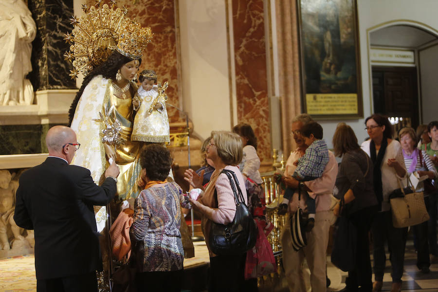 Fotos del Besamanos a la Virgen de los Desamparados