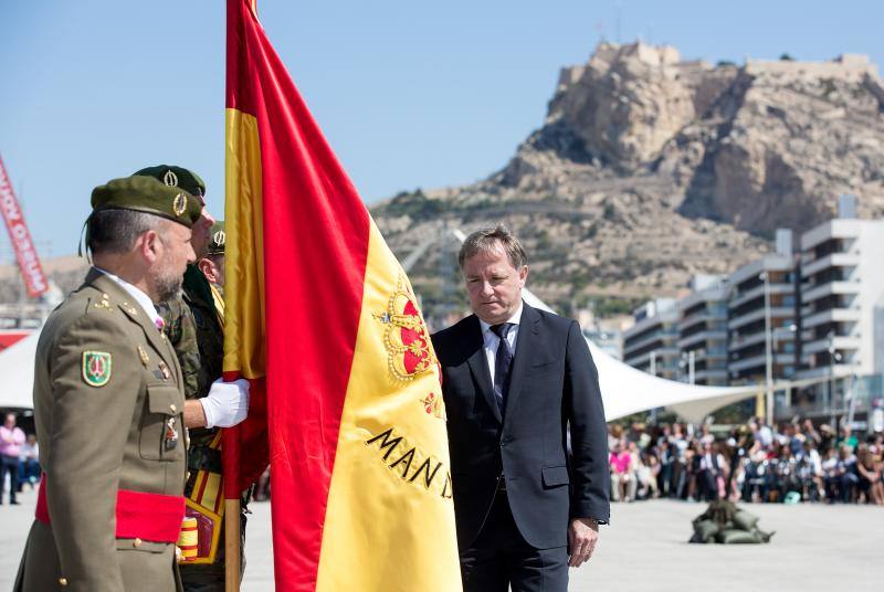 Casi medio millar de personas jura bandera en Alicante