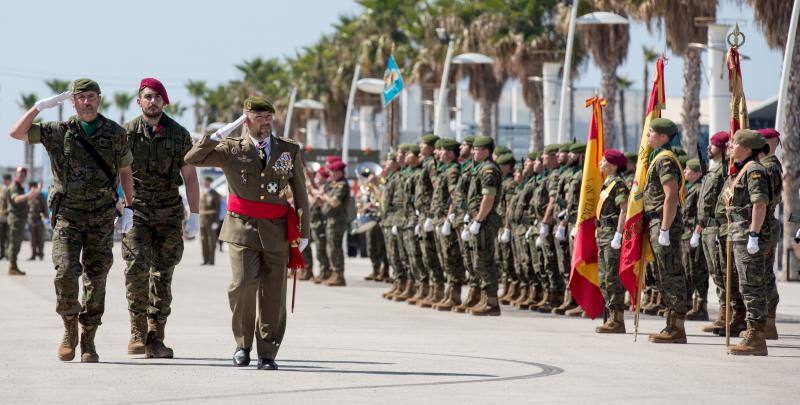 Casi medio millar de personas jura bandera en Alicante