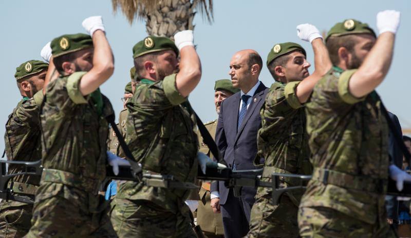 Casi medio millar de personas jura bandera en Alicante