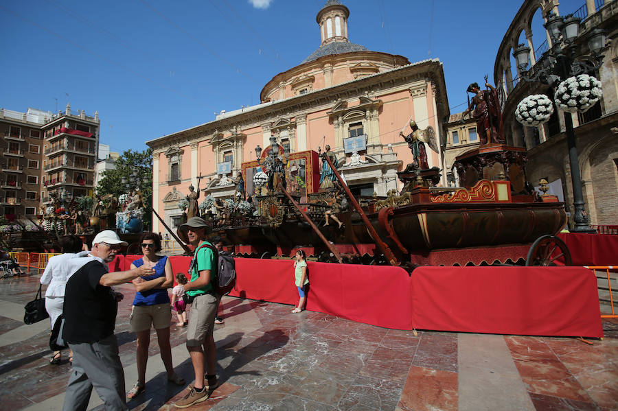 <photo-group>
<photo-alt3 fileref="http://www.lasprovincias.es/multimedia/201605/29/media/CORPUS/corpus%20(7)_xoptimizadax.jpg" height="900">
<h3>
<a href="http://www.lasprovincias.es/fotos/valencia-ciudad/201605/29/fotos-corpus-christi-2016-30132622735047-mm.xml">
</a>
</h3>
<photo-caption/>
</photo-alt3>
</photo-group>