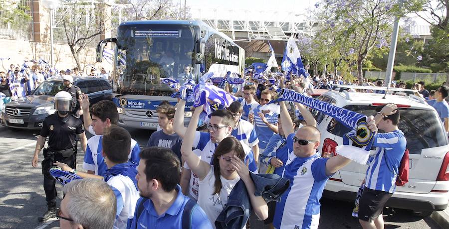 Aficionados del Hércules reciben al equipo