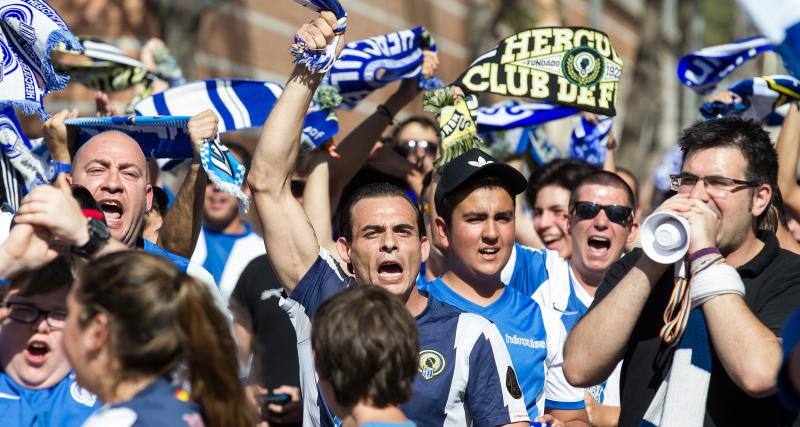 Aficionados del Hércules reciben al equipo