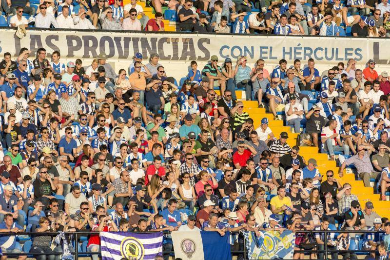 Aficionados del Hércules reciben al equipo