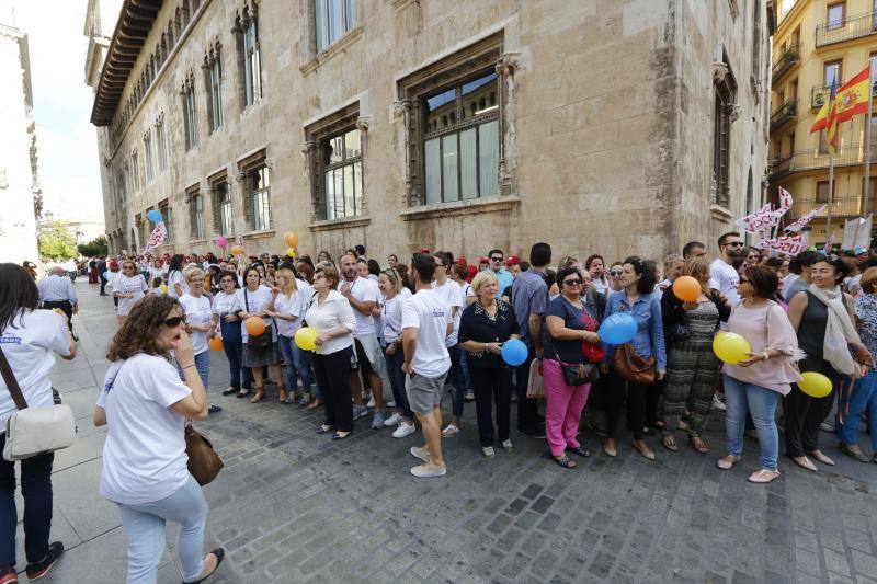 Una cadena humana en Valencia por la libertad educativa