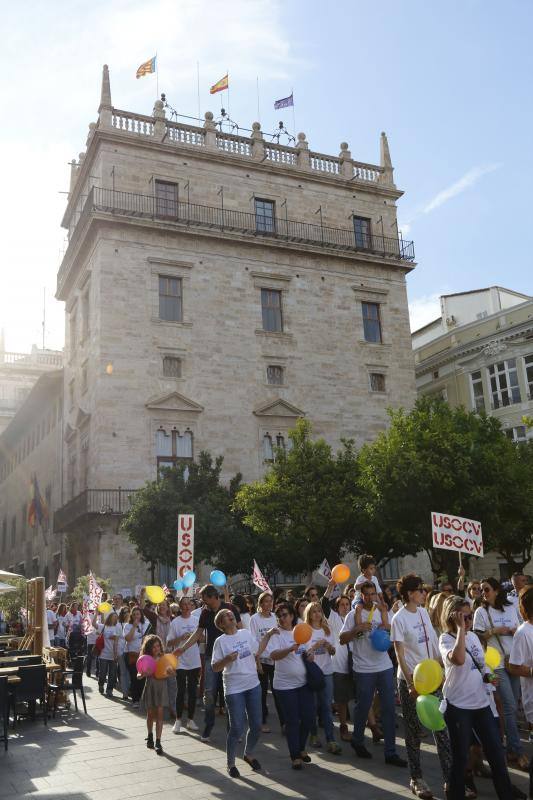 Una cadena humana en Valencia por la libertad educativa