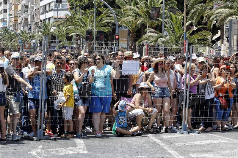 La primera mascletá de Hogueras hace retumbar Luceros