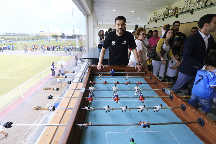 Fotos de David Villa durante la presentación de la DV7 Soccer Academy en Puçol