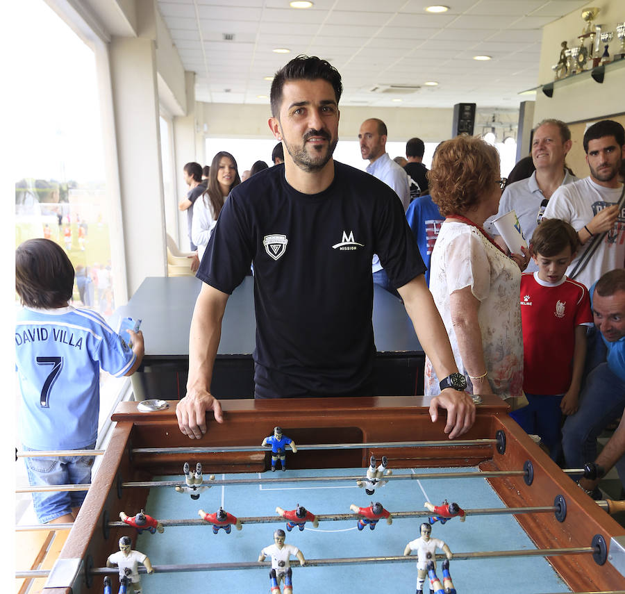 Fotos de David Villa durante la presentación de la DV7 Soccer Academy en Puçol