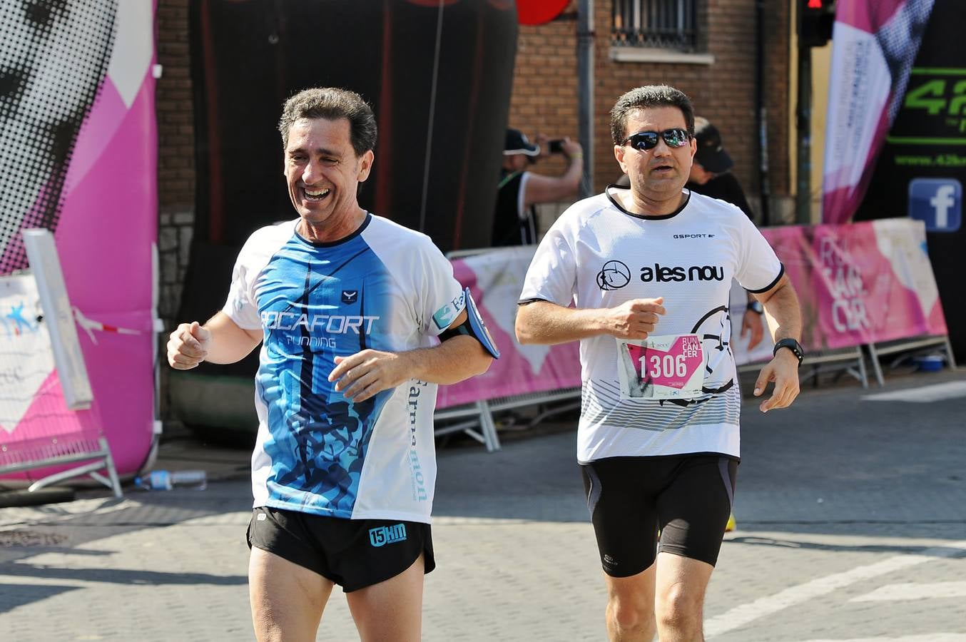 Fotos de la VI Carrera Solidaria Rocafort contra el Cáncer