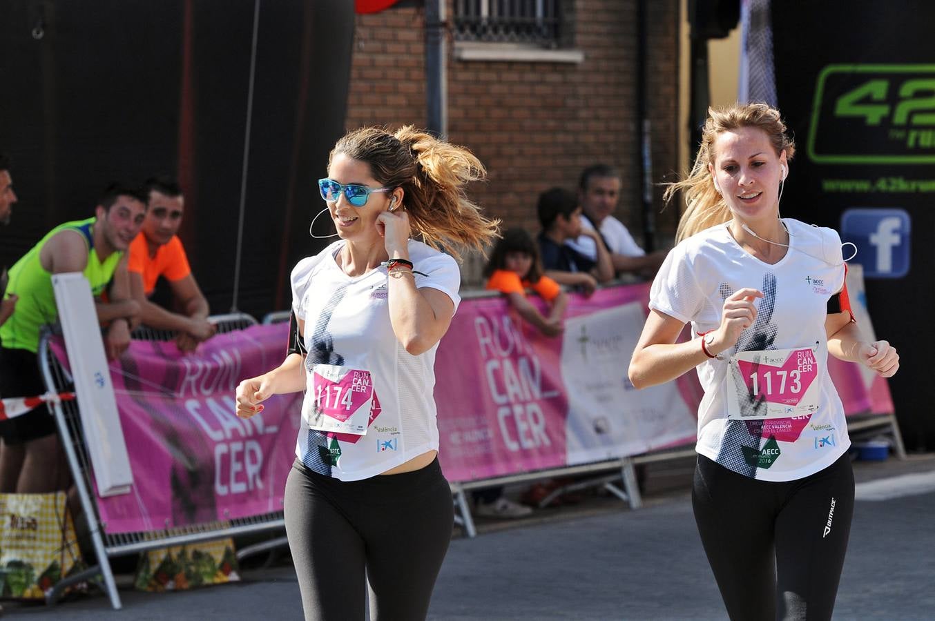 Fotos de la VI Carrera Solidaria Rocafort contra el Cáncer