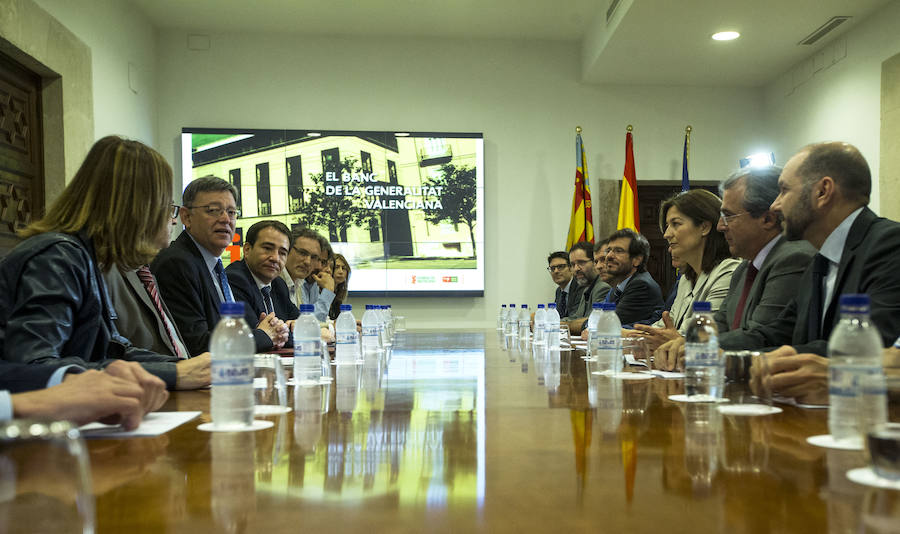 Fotos de la presentación del nuevo banco público de la Generalitat