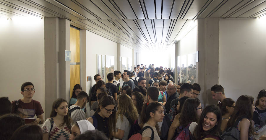 Fotos del inicio de las pruebas de acceso a la universidad en la Universitat Politècnica de València