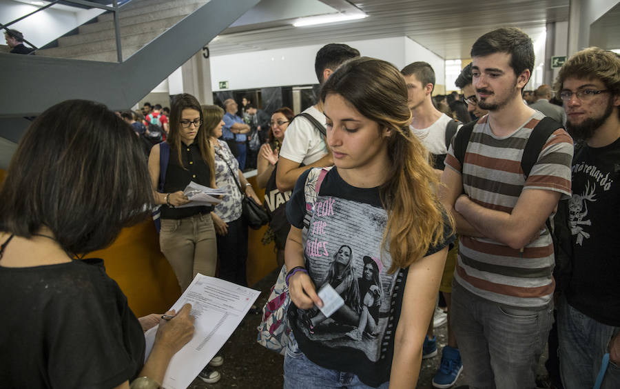 Fotos del inicio de las pruebas de acceso a la universidad en la Universitat Politècnica de València