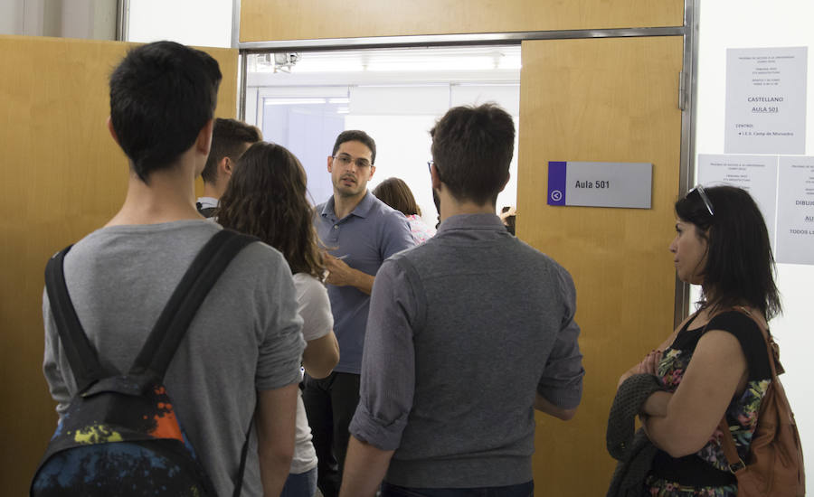 Fotos del inicio de las pruebas de acceso a la universidad en la Universitat Politècnica de València