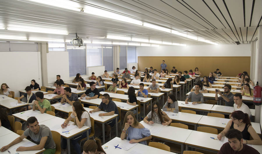 Fotos del inicio de las pruebas de acceso a la universidad en la Universitat Politècnica de València