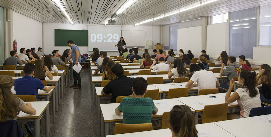 Fotos del inicio de las pruebas de acceso a la universidad en la Universitat Politècnica de València