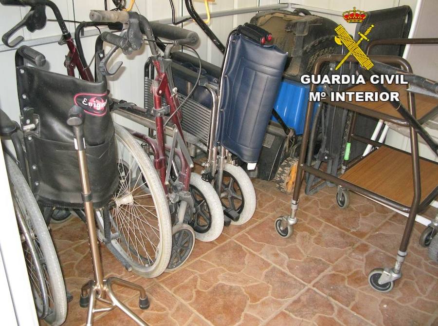 Fotos de la residencia ilegal desmantelada en Santa Pola