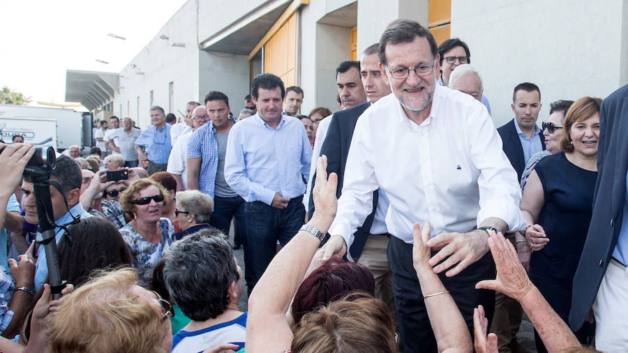 Rajoy hace campaña en Santa Pola