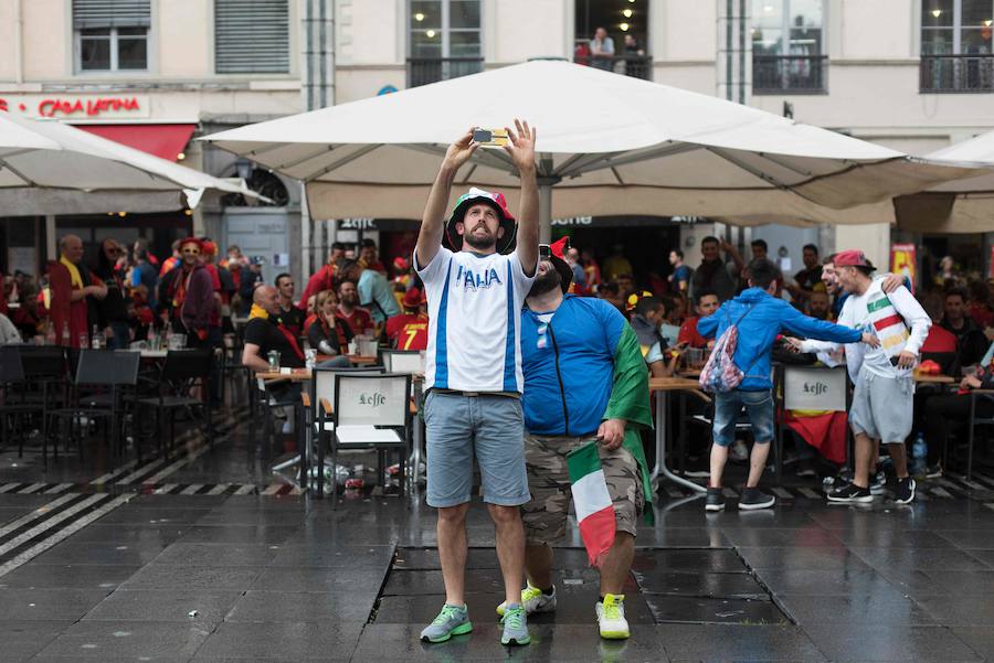 Fotos de las aficiones italianas y belgas