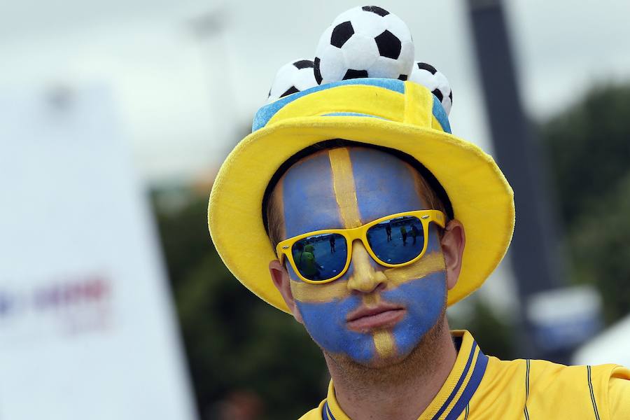 Fotos de las aficiones sueca e irlandesa