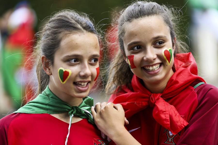 Las fotos de la afición de Portugal e Islandia