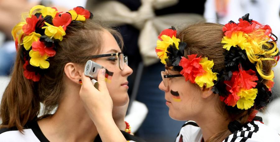 Fotos de las aficiones de Alemania y Polonia