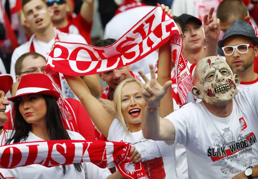 Fotos de las aficiones de Alemania y Polonia