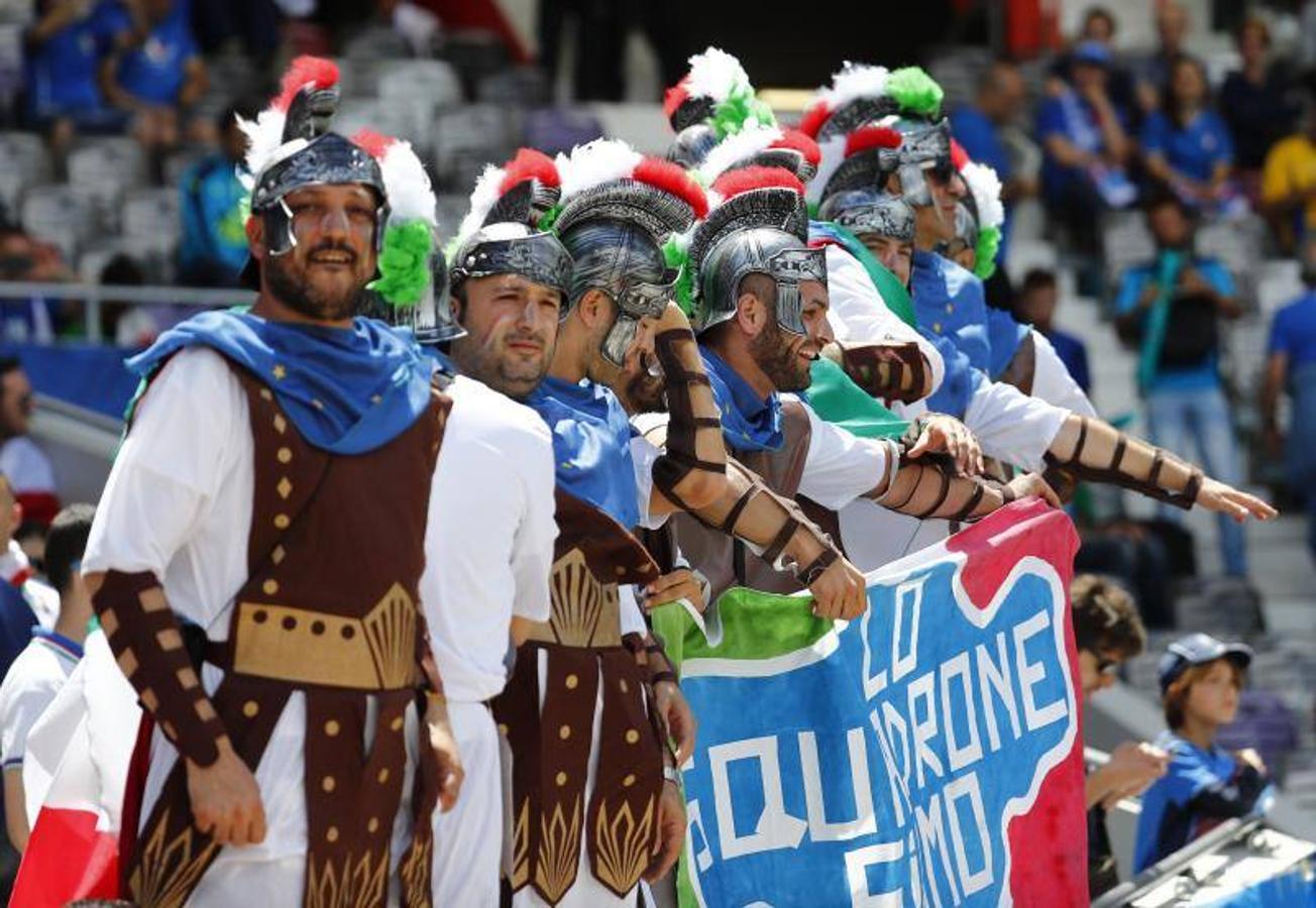 Fotos de las aficiones de Italia y Suecia de la Eurocopa 2016